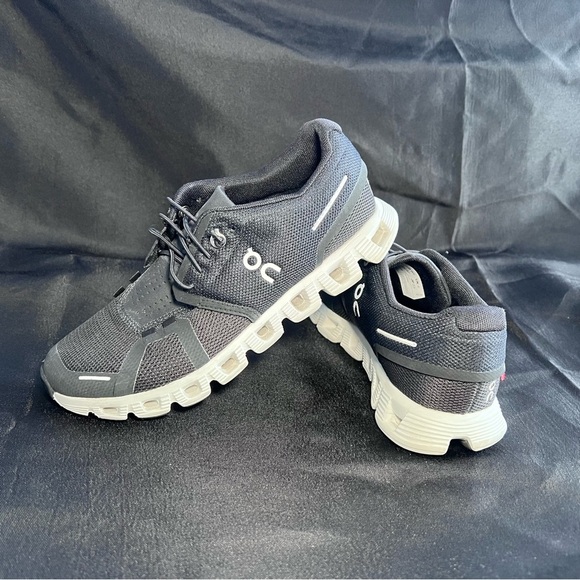 Women’s On Cloud - Cloud 5 Running Sneaker - Black & White - Picture 9 of 12